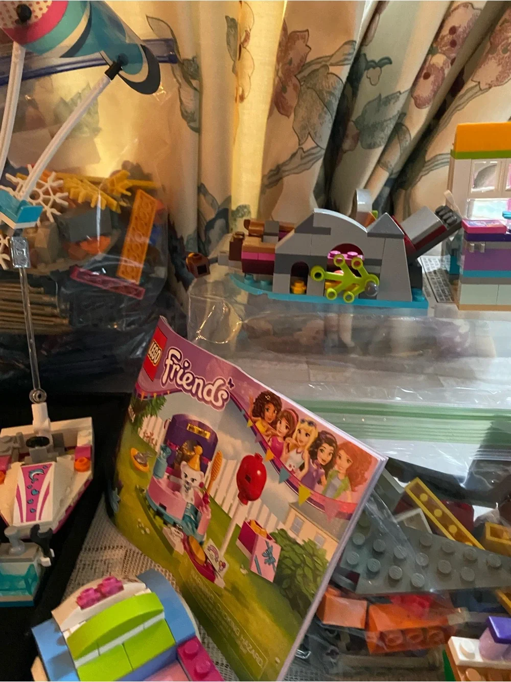 LEGO Partial Friends Set + 1  1/4 lb Assorted Legos + 100s Accessories